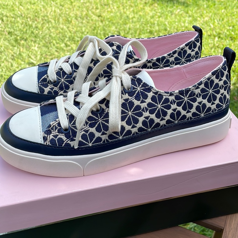 NEW Kate Spade Kaia light taupe/navy sneakers